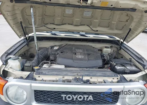 2008 Toyota Fj Cruiser z USA, uszkodzony, nr VIN JTEBU11F98K035279